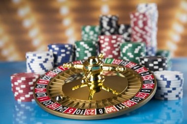 Live roulette table on bandar bo app with dealer and real-time betting interface